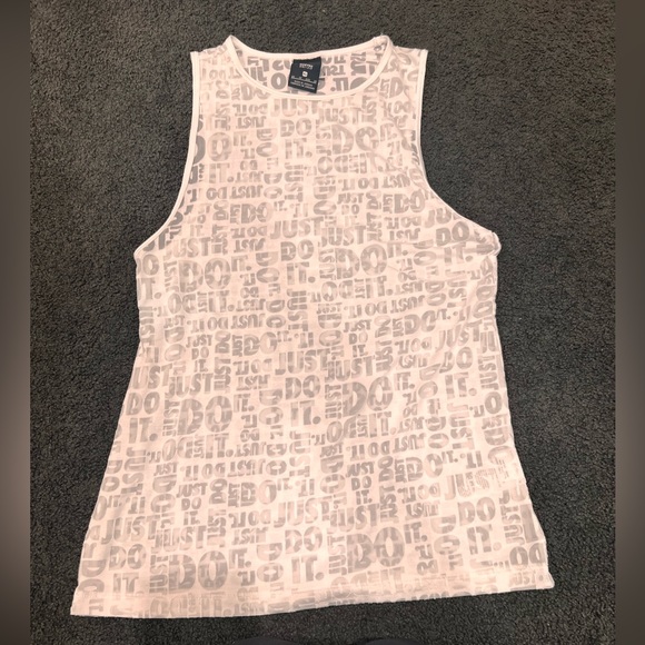 Nike Workout Shirt - Picture 3 of 3